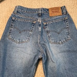 VTG LEVI’s 560 loose fit straight leg jeans 9 JR L